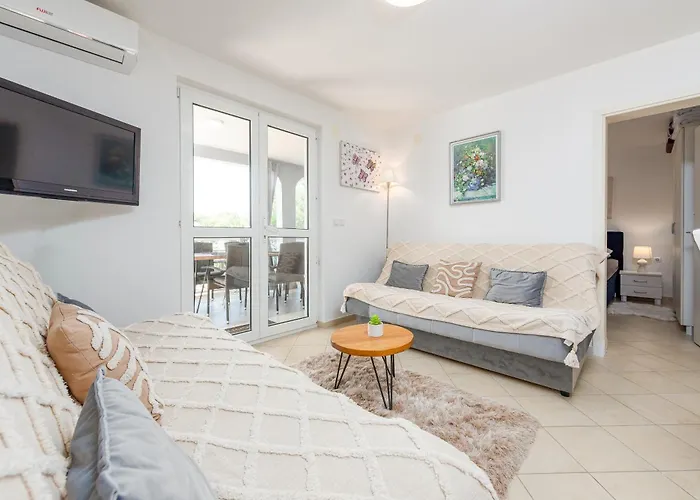 Laura Апартаменты Вир